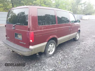2003 Chevrolet Astro with VIN 1GNDM19X03B111420, listed as a IAAI auction lot 42210673 with 143,029 mi miles. Bid and sale history available at carsss.com. Image 4.