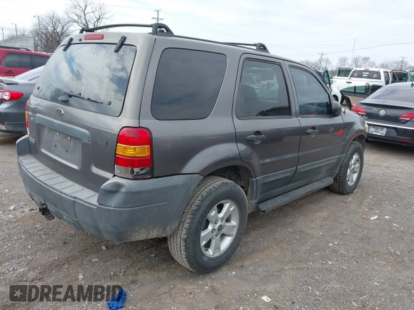 2005 Ford Escape XLT with VIN 1FMYU03155KB15647, listed as a IAAI auction lot 41865555 with 1 mi miles. Bid and sale history available at carsss.com. Image 4.