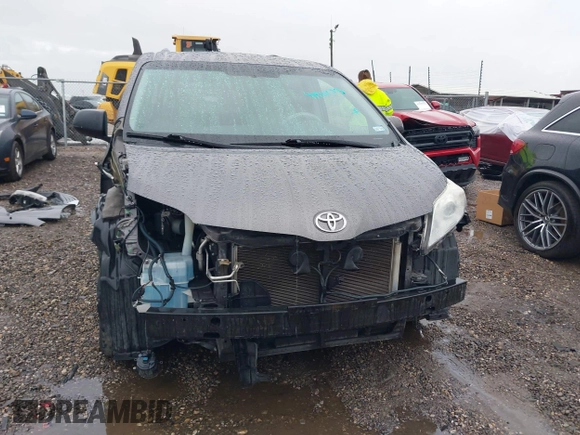 2014 Toyota Sienna XLE with VIN 5TDYK3DC0ES502482, listed as a IAAI auction lot 41910683 with 151,330 mi miles. Bid and sale history available at carsss.com. Image 13.