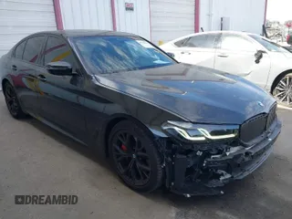 2022 BMW 5 Series 530i z VIN WBA53BH0XNWX42405, wystawiony jako IAAI lot #41702314 z przebiegiem 39 134 mil mil oraz . Historia ofert i sprzedaży dostępna na DreamBid. Obrazek 1.