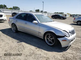 2003 Mercedes-Benz E 320 z VIN WDBUF65J13A168117, wystawiony jako Copart lot #56205235 z przebiegiem Nie podano mil oraz Szkoda całkowita • Salvage title. Historia ofert i sprzedaży dostępna na DreamBid. Obrazek 4.