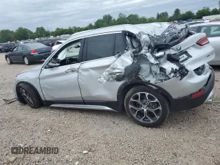 2020 BMW X1 xDrive28i с VIN WBXJG9C03L5P43018, выставлен на аукционе Copart как лот 61079135 с пробегом 45 750 миль миль и Списание • Salvage title. История ставок и продаж доступна на DreamBid. Изображение 2.