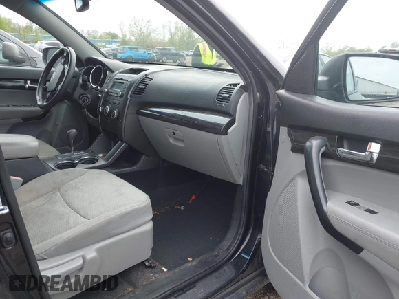 2011 Kia Sorento LX with VIN 5XYKTCA17BG172032, listed as a IAAI auction lot 42227728 with 133,681 mi miles and . Bid and sale history available at carsss.com. Image 5.