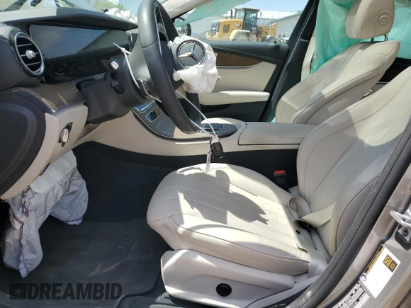 2022 Mercedes-Benz E 450 z VIN W1KZF5KB3NB079182, wystawiony jako Copart lot #56232375 z przebiegiem 15 730 mil mil oraz Szkoda całkowita • Salvage title. Historia ofert i sprzedaży dostępna na DreamBid. Obrazek 7.