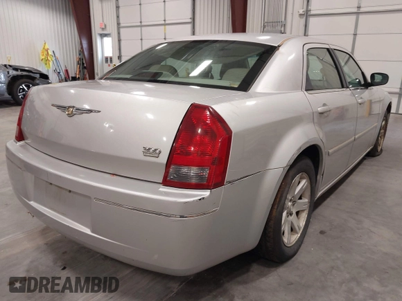 2006 Chrysler 300 Touring with VIN 2C3KA53G36H506880, listed as a IAAI auction lot 42177012 with 135,992 mi miles. Bid and sale history available at carsss.com. Image 4.