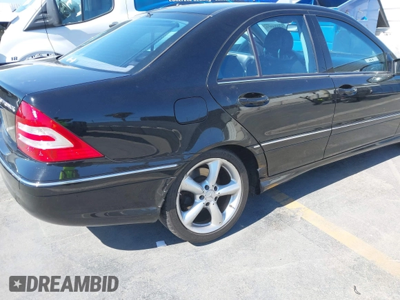 2005 Mercedes-Benz C 230 Kompressor с VIN WDBRF40J75F685297, выставлен на аукционе IAAI как лот 42234956 с пробегом 234 741 миль миль и . История ставок и продаж доступна на DreamBid. Изображение 6.