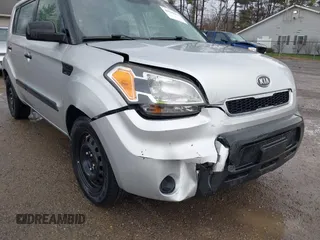 2011 Kia Soul with VIN KNDJT2A15B7319127, listed as a IAAI auction lot 41899511 with 210,660 mi miles. Bid and sale history available at carsss.com. Image 6.