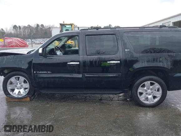 2008 GMC Yukon XL SLT 4SB z VIN 1GKFK16328J230256, wystawiony jako IAAI lot #41095902 z przebiegiem 506 991 mil mil oraz . Historia ofert i sprzedaży dostępna na DreamBid. Obrazek 13.