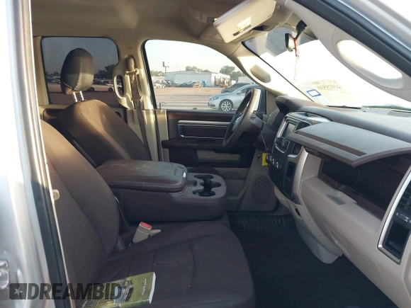 2017 Ram 1500 SLT z VIN 1C6RR6GG3HS730155, wystawiony jako IAAI lot #41929530 z przebiegiem 180 690 mil mil oraz . Historia ofert i sprzedaży dostępna na DreamBid. Obrazek 5.