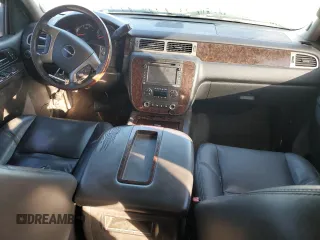 2013 GMC Sierra 3500HD SRW Denali z VIN 1GT426E86DF130266, wystawiony jako Copart lot #73859924 z przebiegiem 183 238 mil mil oraz Szkoda całkowita • Salvage title. Historia ofert i sprzedaży dostępna na DreamBid. Obrazek 8.