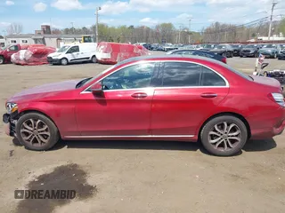 2017 Mercedes-Benz C 300 z VIN 55SWF4KB7HU231035, wystawiony jako IAAI lot #42057097 z przebiegiem 58 123 mil mil oraz . Historia ofert i sprzedaży dostępna na DreamBid. Obrazek 14.