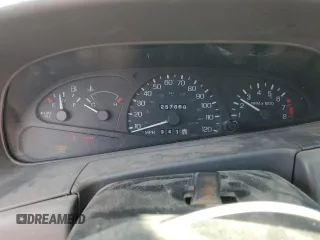 1998 Ford Escort ZX2 z VIN 3FAFP113XWR166304, wystawiony jako Copart lot #55238655 z przebiegiem 257 668 mil mil oraz Szkody całkowita. Historia ofert i sprzedaży dostępna na DreamBid. Obrazek 9.