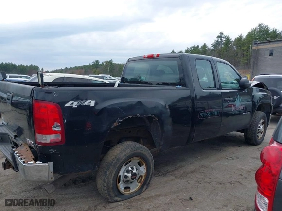 2011 GMC Sierra 2500HD Work Truck with VIN 1GT22ZCG1BZ464817, listed as a IAAI auction lot 42005759 with 196,243 mi miles. Bid and sale history available at carsss.com. Image 13.