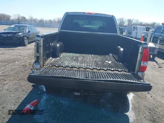 2005 Chevrolet Silverado 1500 LT with VIN 2GCEK13T251371555, listed as a IAAI auction lot 41763568 with 199,491 mi miles and . Bid and sale history available at DreamBid. Image 8.