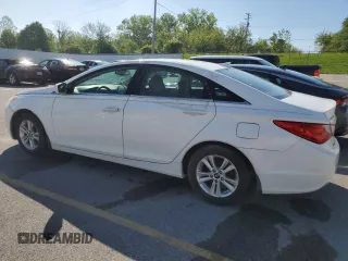2013 Hyundai Sonata GLS z VIN 5NPEB4AC1DH762455, wystawiony jako Copart lot #56023415 z przebiegiem 176 308 mil mil oraz Czysty tytuł • Clean title. Historia ofert i sprzedaży dostępna na DreamBid. Obrazek 2.