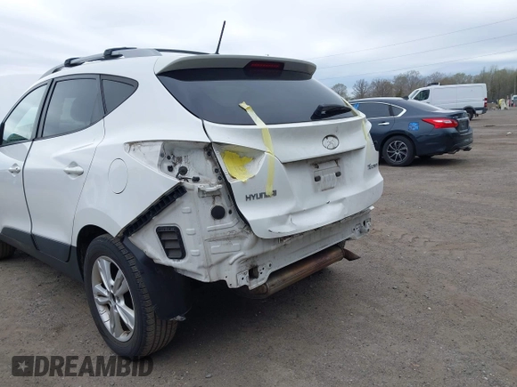 2013 Hyundai Tucson GLS with VIN KM8JU3AC5DU693550, listed as a IAAI auction lot 41919615 with 202,517 mi miles. Bid and sale history available at carsss.com. Image 6.