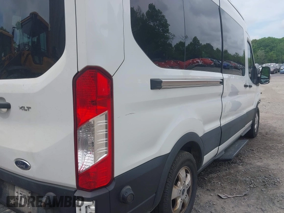 2020 Ford Transit Passenger XL z VIN 1FBAX2CG9LKA95093, wystawiony jako IAAI lot #42292375 z przebiegiem 53 912 mil mil oraz . Historia ofert i sprzedaży dostępna na DreamBid. Obrazek 21.