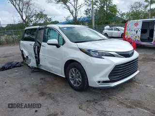 2024 Toyota Sienna XLE z VIN 5TDYRKEC2RS193267, wystawiony jako IAAI lot #42008769 z przebiegiem 30 763 mil mil oraz . Historia ofert i sprzedaży dostępna na DreamBid. Obrazek 1.