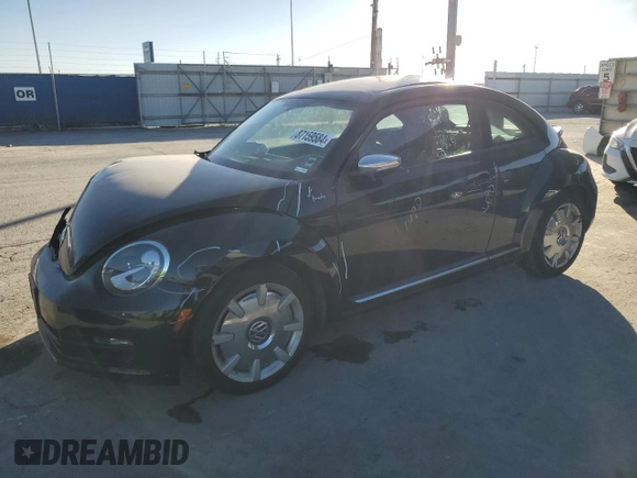 2013 Volkswagen Beetle 2.5L w/Sun с VIN 3VWJP7AT1DM680038, выставлен на аукционе Copart как лот 87159584 с пробегом 131 261 миль миль и Списание • Salvage title. История ставок и продаж доступна на DreamBid. Изображение 1.