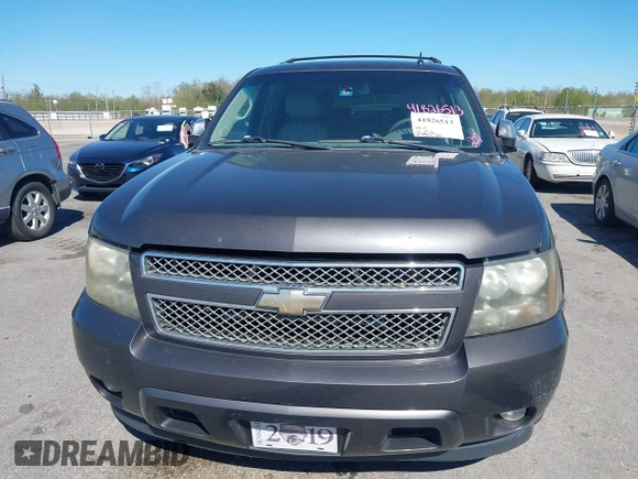2011 Chevrolet Suburban LT with VIN 1GNSCJE03BR255374, listed as a IAAI auction lot 41826513 with 279,698 mi miles. Bid and sale history available at carsss.com. Image 6.