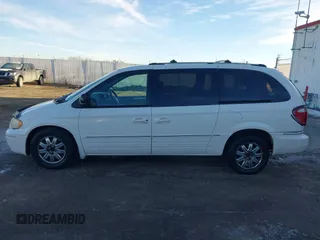 2005 Chrysler Town & Country Limited with VIN 2C8GP64L25R161995, listed as a IAAI auction lot 41403697 with 244,202 mi miles. Bid and sale history available at carsss.com. Image 14.