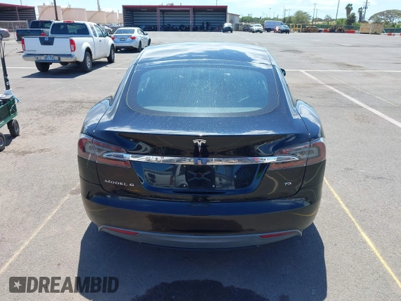 2013 Tesla Model S z VIN 5YJSA1CG0DFP17932, wystawiony jako IAAI lot #42212413 z przebiegiem 76 214 mil mil oraz . Historia ofert i sprzedaży dostępna na DreamBid. Obrazek 16.