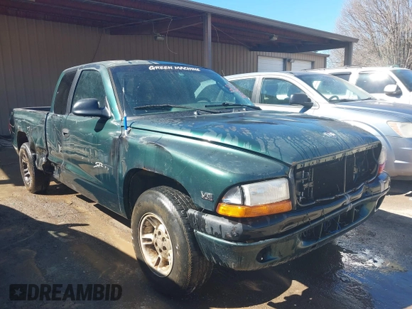 2000 Dodge Dakota with VIN 1B7GL22X1YS600067, listed as a IAAI auction lot 41671267 with 201,664 mi miles. Bid and sale history available at carsss.com. Image 1.