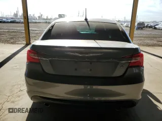 2012 Chrysler 200 Touring z VIN 1C3CCBBG7CN301144, wystawiony jako Copart lot #58355315 z przebiegiem 147 800 mil mil oraz Czysty tytuł • Clean title. Historia ofert i sprzedaży dostępna na DreamBid. Obrazek 6.