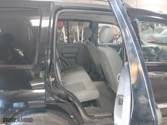 2005 Jeep Liberty Limited with VIN 1J8GL58K05W709307, listed as a IAAI auction lot 41642426 with 81,908 mi miles. Bid and sale history available at carsss.com. Image 8.