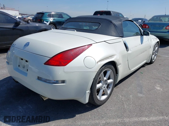 2005 Nissan 350Z Touring z VIN JN1AZ36A45M759863, wystawiony jako IAAI lot #41989643 z przebiegiem 36 758 mil mil oraz . Historia ofert i sprzedaży dostępna na DreamBid. Obrazek 4.