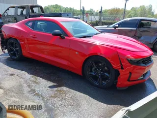 2020 Chevrolet Camaro 1LT z VIN 1G1FB1RX1L0113401, wystawiony jako IAAI lot #42018427 z przebiegiem 61 603 mil mil oraz . Historia ofert i sprzedaży dostępna na DreamBid. Obrazek 1.