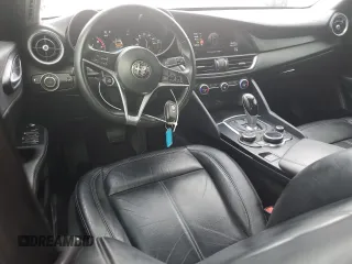 2017 Alfa Romeo Giulia z VIN ZARFAEBN2H7560009, wystawiony jako Copart lot #51689015 z przebiegiem 101 979 mil mil oraz Szkoda całkowita • Salvage title. Historia ofert i sprzedaży dostępna na DreamBid. Obrazek 8.