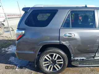 2018 Toyota 4Runner SR5 with VIN JTEBU5JR7J5543336, listed as a IAAI auction lot 41028397 with 157,997 mi miles and . Bid and sale history available at carsss.com. Image 17.