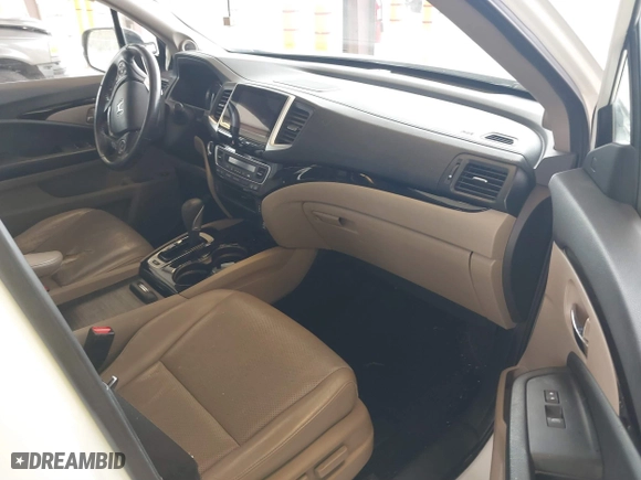 2017 Honda Ridgeline RTL-E with VIN 5FPYK3F7XHB030551, listed as a IAAI auction lot 41903844 with 153,594 mi miles. Bid and sale history available at carsss.com. Image 5.