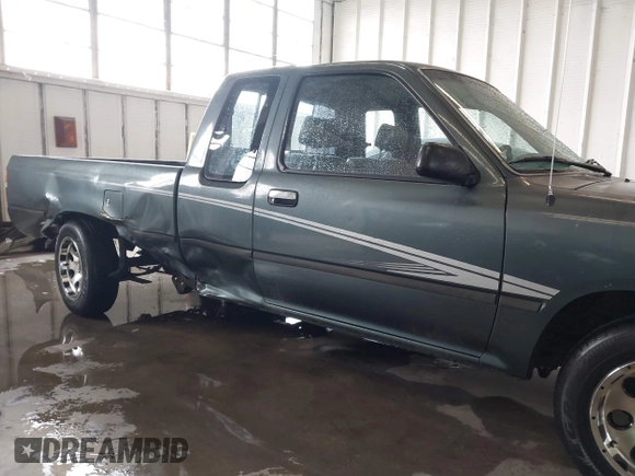 1992 Toyota Pickup DLX with VIN JT4RN93P8N5066778, listed as a IAAI auction lot 42508499 with 199,705 mi miles and . Bid and sale history available at DreamBid. Image 13.