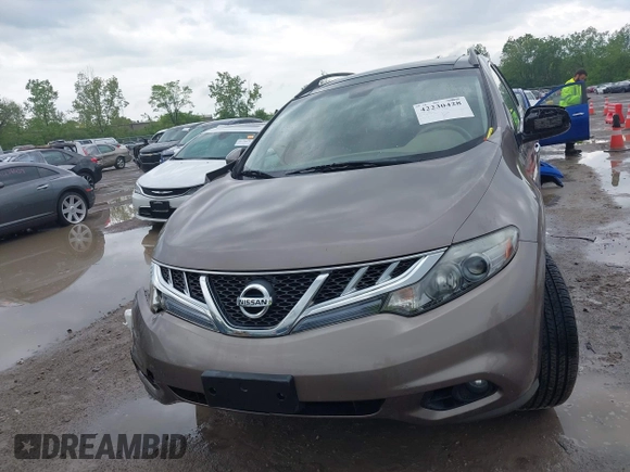 2011 Nissan Murano LE z VIN JN8AZ1MW3BW182568, wystawiony jako IAAI lot #42230428 z przebiegiem 115 348 mil mil oraz . Historia ofert i sprzedaży dostępna na DreamBid. Obrazek 12.