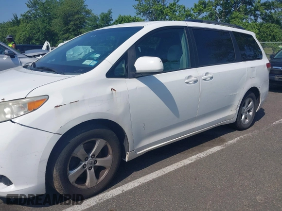 2011 Toyota Sienna LE AAS с VIN 5TDKK3DC7BS035000, выставлен на аукционе IAAI как лот 42571776 с пробегом 75 928 миль миль и . История ставок и продаж доступна на DreamBid. Изображение 6.