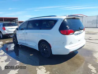 2018 Chrysler Pacifica Touring L Plus z VIN 2C4RC1EG3JR354886, wystawiony jako IAAI lot #41848820 z przebiegiem 109 185 mil mil oraz . Historia ofert i sprzedaży dostępna na DreamBid. Obrazek 3.