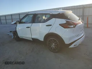 2022 Nissan Kicks S z VIN 3N1CP5BV1NL490430, wystawiony jako Copart lot #84976804 z przebiegiem Nie podano mil oraz Nie do naprawy • Non repairable. Historia ofert i sprzedaży dostępna na DreamBid. Obrazek 2.