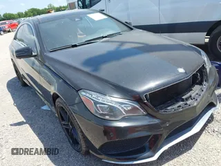 2014 Mercedes-Benz E 550 z VIN WDDKJ7DB3EF250675, wystawiony jako IAAI lot #42562497 z przebiegiem 135 713 mil mil oraz . Historia ofert i sprzedaży dostępna na DreamBid. Obrazek 1.