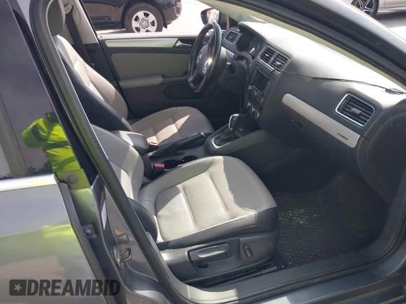 2013 Volkswagen Jetta Hybrid SE with VIN 3VW637AJ3DM305798, listed as a IAAI auction lot 42736297 with 156,972 mi miles and . Bid and sale history available at DreamBid. Image 5.