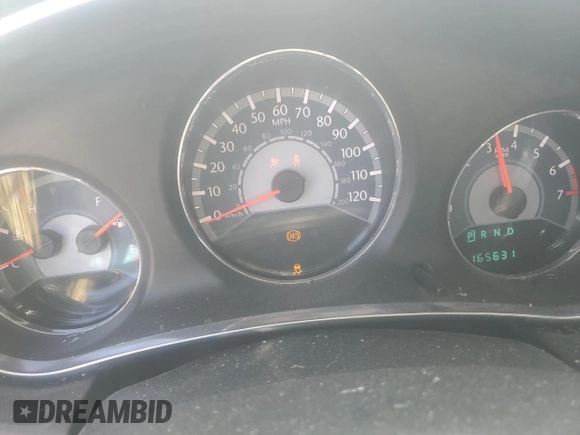 2013 Chrysler 200 LX z VIN 1C3CCBAB4DN586750, wystawiony jako Copart lot #58022225 z przebiegiem 165 631 mil mil oraz Szkoda całkowita • Salvage title. Historia ofert i sprzedaży dostępna na DreamBid. Obrazek 9.