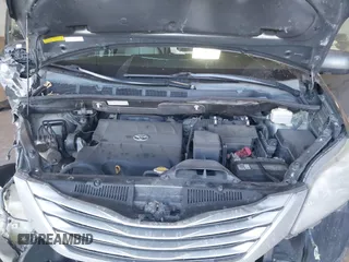 2011 Toyota Sienna XLE with VIN 5TDDK3DC6BS025101, listed as a IAAI auction lot 41473796 with 211,467 mi miles. Bid and sale history available at carsss.com. Image 10.