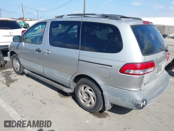 2001 Toyota Sienna LE with VIN 4T3ZF13C21U352205, listed as a IAAI auction lot 41904160 with 185,293 mi miles. Bid and sale history available at carsss.com. Image 3.