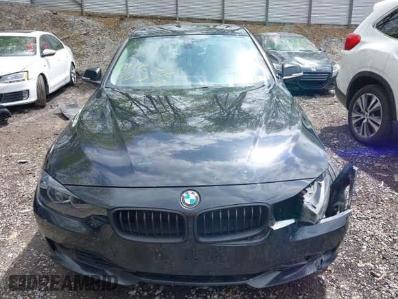 2013 BMW 3 Series 328i xDrive z VIN WBA3B3C5XDF532307, wystawiony jako IAAI lot #42192872 z przebiegiem 177 499 mil mil oraz . Historia ofert i sprzedaży dostępna na DreamBid. Obrazek 12.
