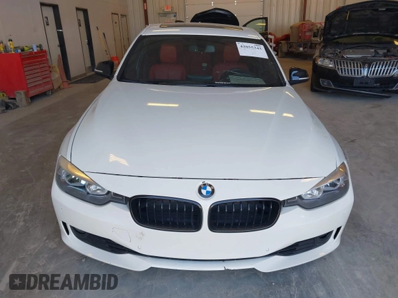 2014 BMW 3 Series 328i xDrive с VIN WBA3B5G56ENS08767, выставлен на аукционе IAAI как лот 42055343 с пробегом 90 487 миль миль и . История ставок и продаж доступна на DreamBid. Изображение 11.