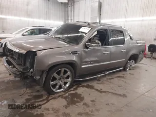 2011 Cadillac Escalade EXT Luxury with VIN 3GYT4MEF4BG222118, listed as a IAAI auction lot 41482082 with 170,555 mi miles. Bid and sale history available at carsss.com. Image 18.