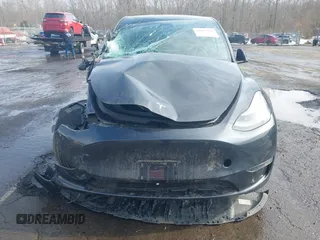 2024 Tesla Model Y Long Range with VIN 7SAYGDEE8RF084936, listed as a IAAI auction lot 41615104 with 14,622 mi miles. Bid and sale history available at carsss.com. Image 12.