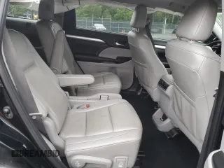 2019 Toyota Highlander SE z VIN 5TDJZRFH8KS613995, wystawiony jako Copart lot #57644135 z przebiegiem 110 326 mil mil oraz Szkoda całkowita • Salvage title. Historia ofert i sprzedaży dostępna na DreamBid. Obrazek 11.