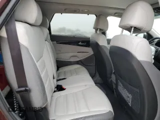 2017 Kia Sorento SXL z VIN 5XYPK4A51HG314269, wystawiony jako Copart lot #42186945 z przebiegiem Nie podano mil oraz Szkoda całkowita • Salvage title. Historia ofert i sprzedaży dostępna na DreamBid. Obrazek 12.